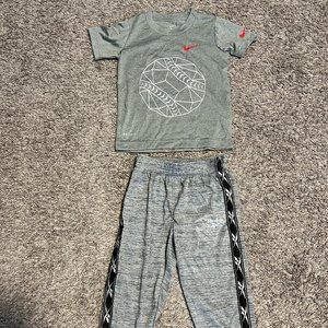 Nike tshirt + Reebok pants